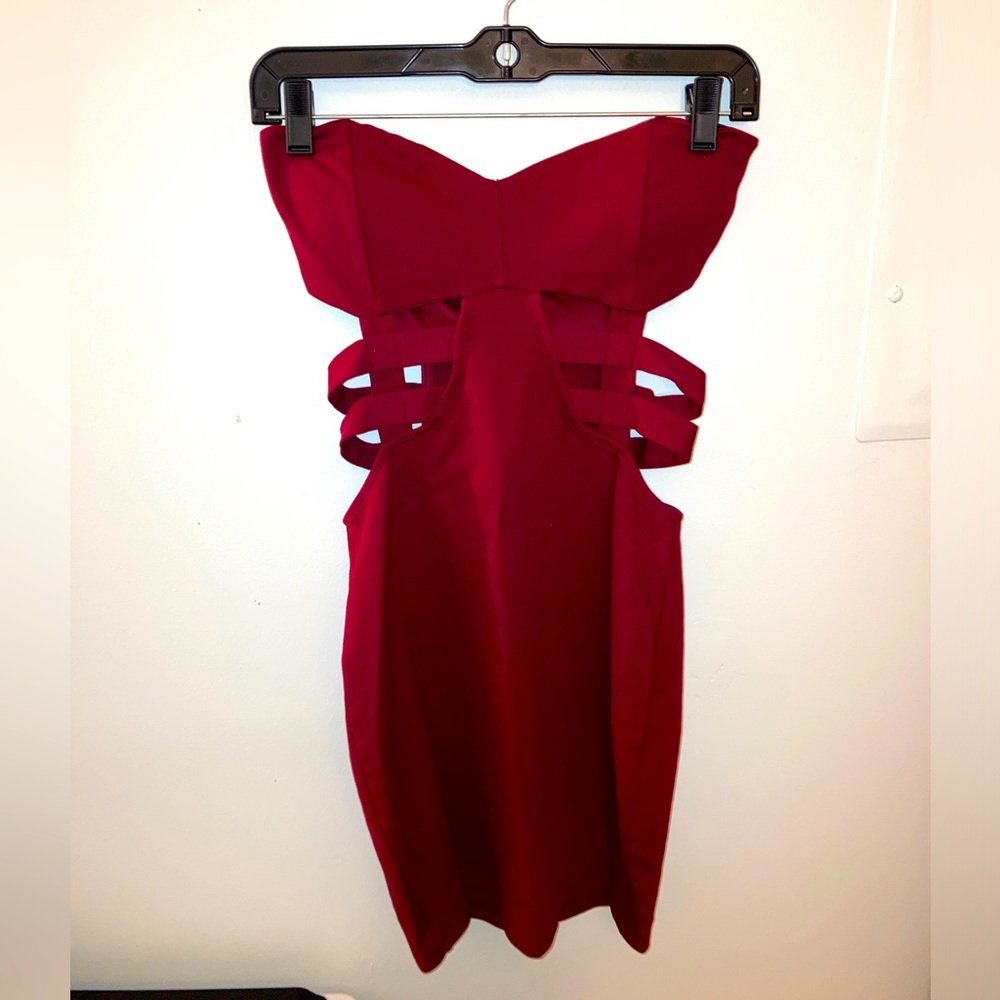 Women’s red strapless dress small never worn $40